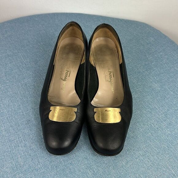 Salvatore Ferragamo Black Leather Square Toe Gold Logo Block Heels Size 7.5 C - Picture 2 of 9